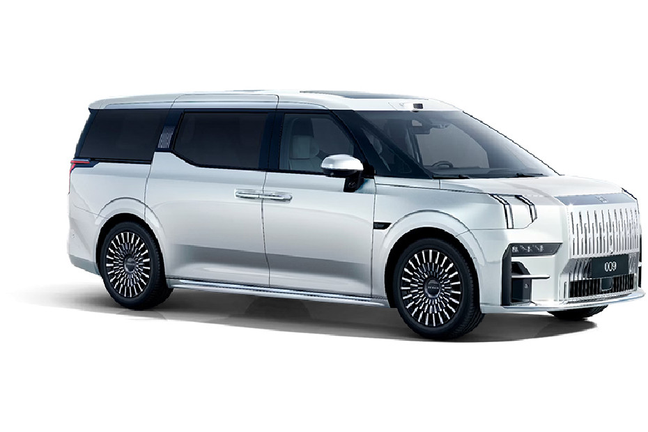 ZEEKR 009 Crystal White