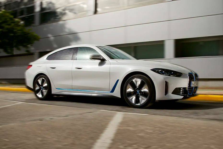 BMW i4 Front Cross Side View