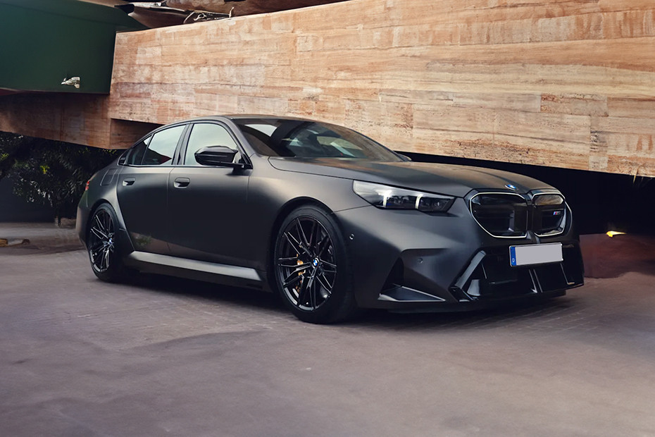 BMW M5 Sedan Front Cross Side View BMW M5 Sedan Front Cross Side View