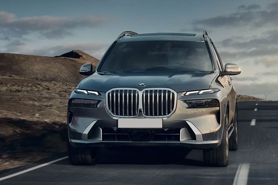 BMW X7 Tilted Front View
