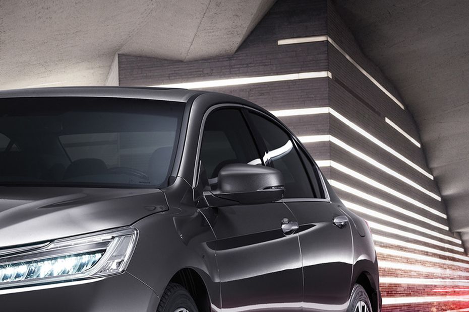 Honda Accord (2016-2018) Drivers Side Mirror Front Angle