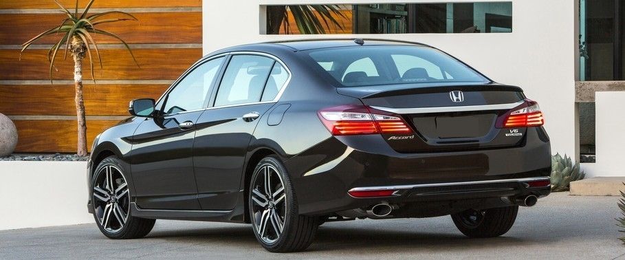 Rear Cross Side View of Honda Accord (2004-2015)