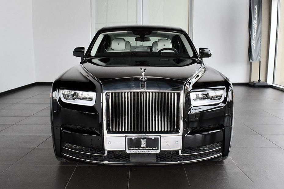Rolls-Royce Phantom Full Front View