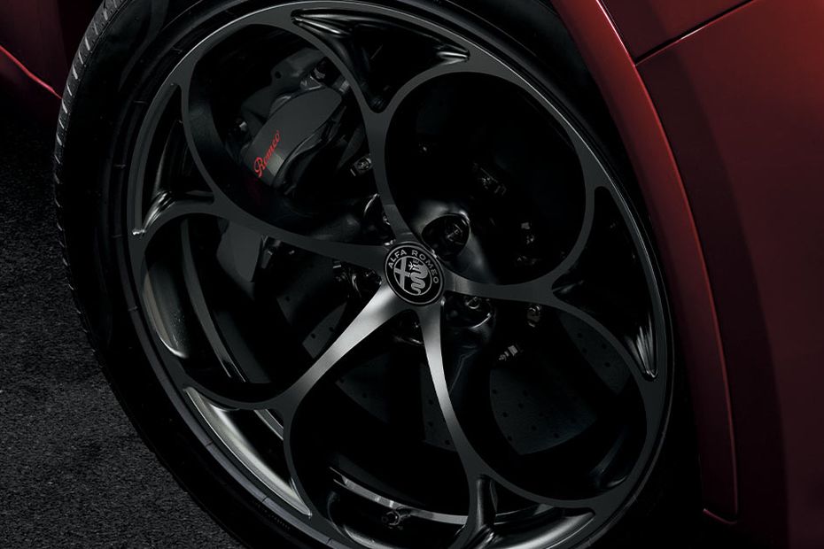 Alfa Romeo Stelvio Quadrifoglio Wheel