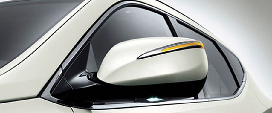 Hyundai Santa Fe (2016-2018) Drivers Side Mirror Front Angle