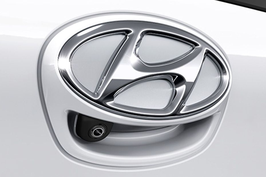 Hyundai Ioniq Hybrid Branding