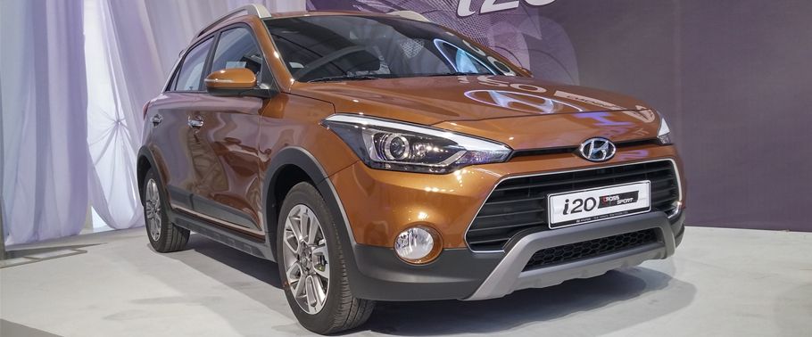 Hyundai i20 Cross Sport Front Cross Side View