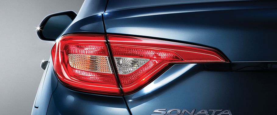 Hyundai Sonata (2005-2016) Tail Light