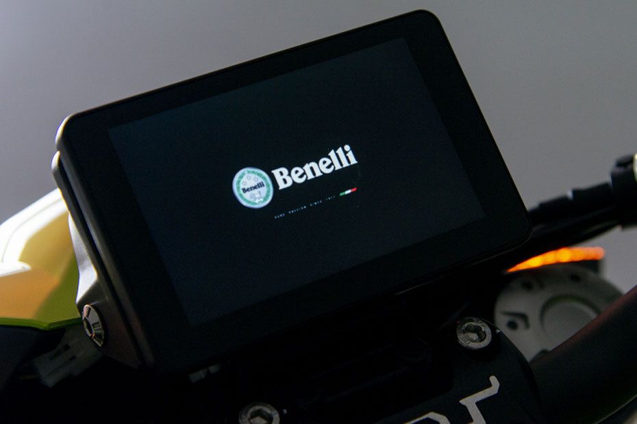 Benelli TNT600i Console View