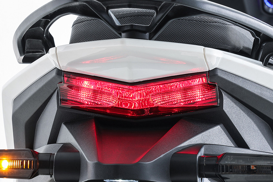 NWOW  V11 Tail Light View