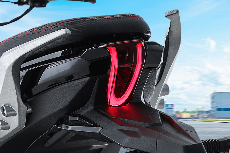 NWOW V15 Tail Light View NWOW V15 Tail Light View