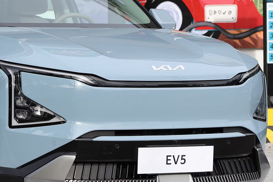 EV5 2026 Grille View