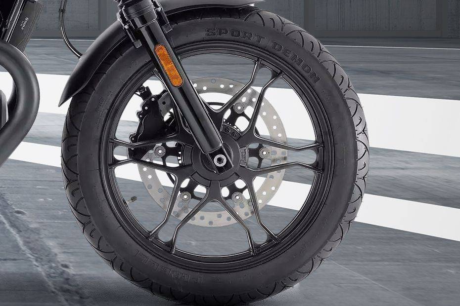 Moto Guzzi V7 III Front Tyre Moto Guzzi V7 III Front Tyre
