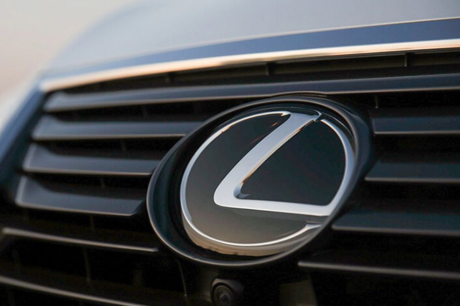 Lexus RC Branding