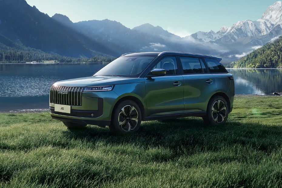 JAECOO J5 SHS HEV Front angle low view