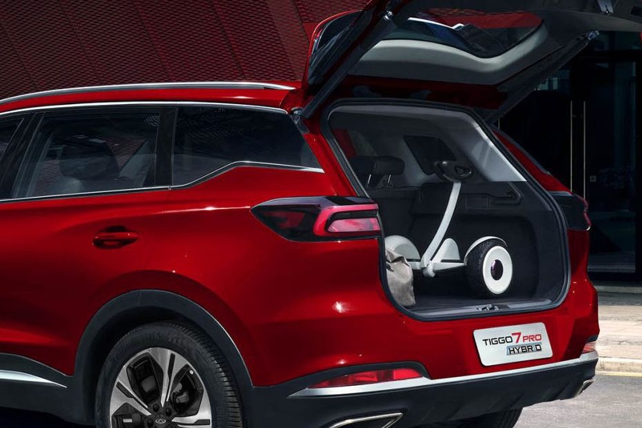 Chery Tiggo 7 Pro Hybrid Trunk Open Closer View Trunk Open Closer View of Tiggo 7 Pro Hybrid