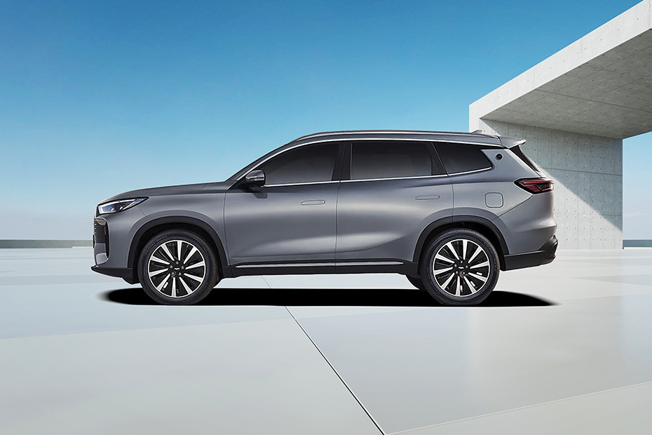 Tiggo ReV LE Side view Tiggo ReV LE Side view