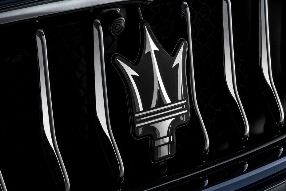 Maserati Quattroporte Branding