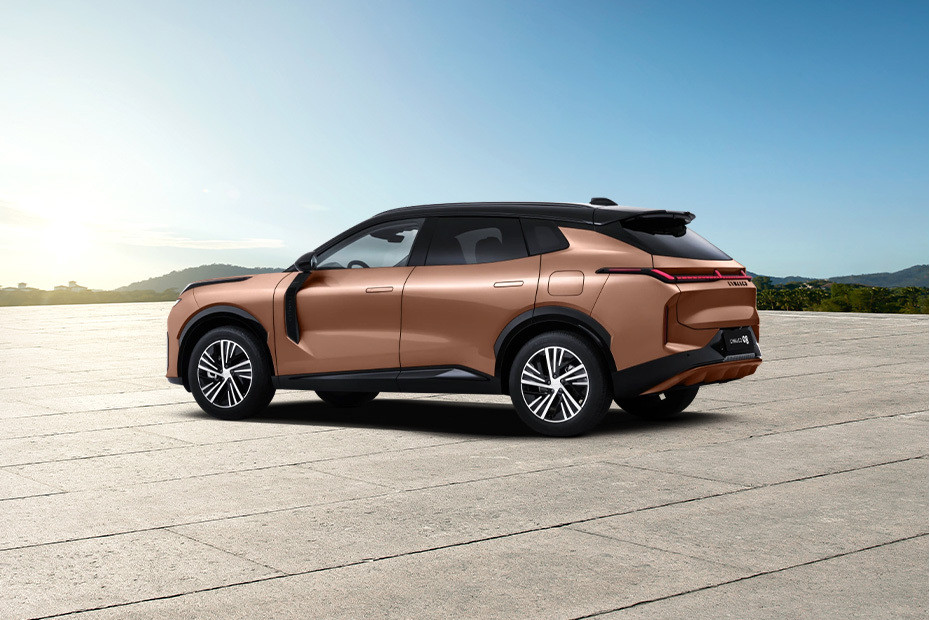 Rear Cross View of Lynk & Co 08 EM-P