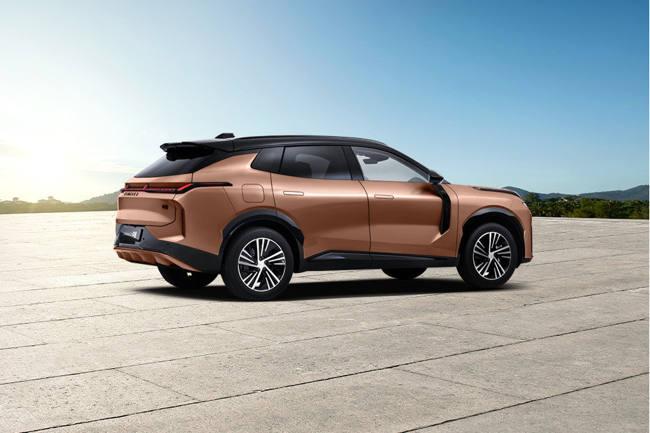 08 EM-P Rear Medium Side View