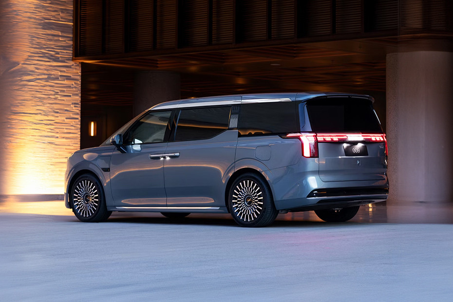 Rear Cross Side View of ZEEKR 009