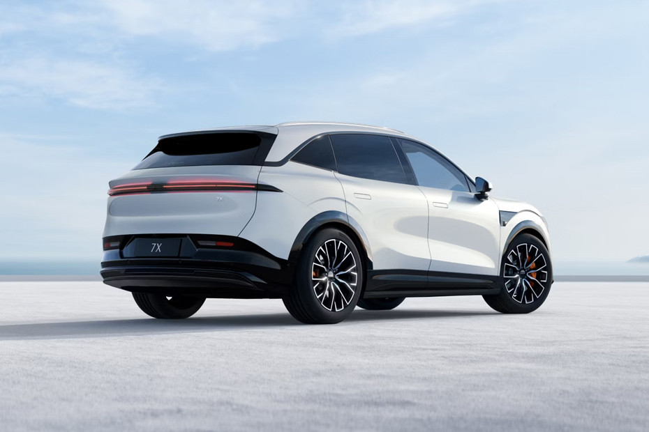 7X Rear angle view 7X Rear angle view