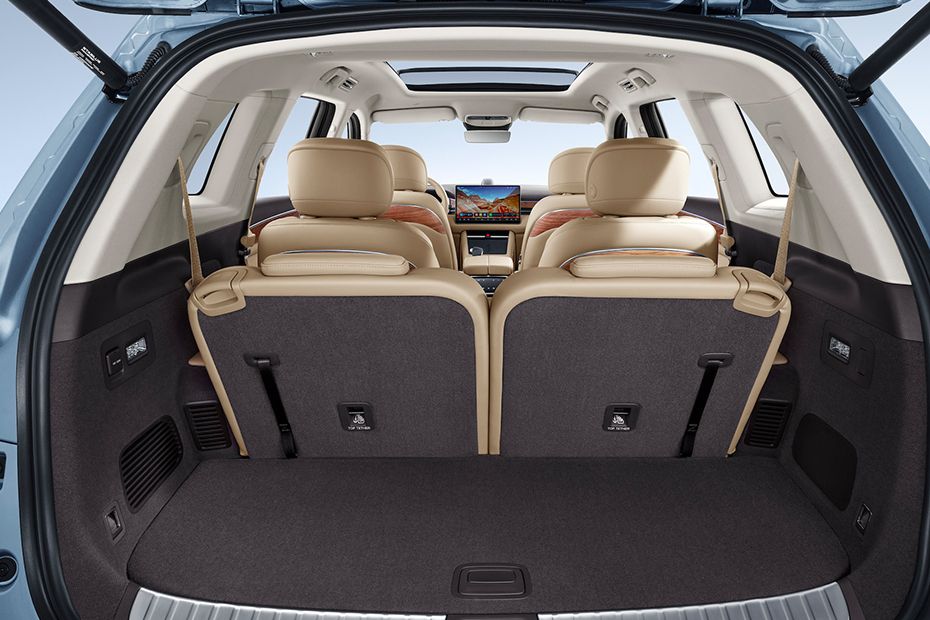 SERES 7 Trunk Open Closer View SERES 7 Trunk Open Closer View