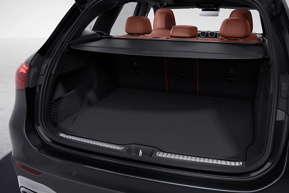 Trunk Open Closer View of GLC-Class Trunk Open Closer View of GLC-Class