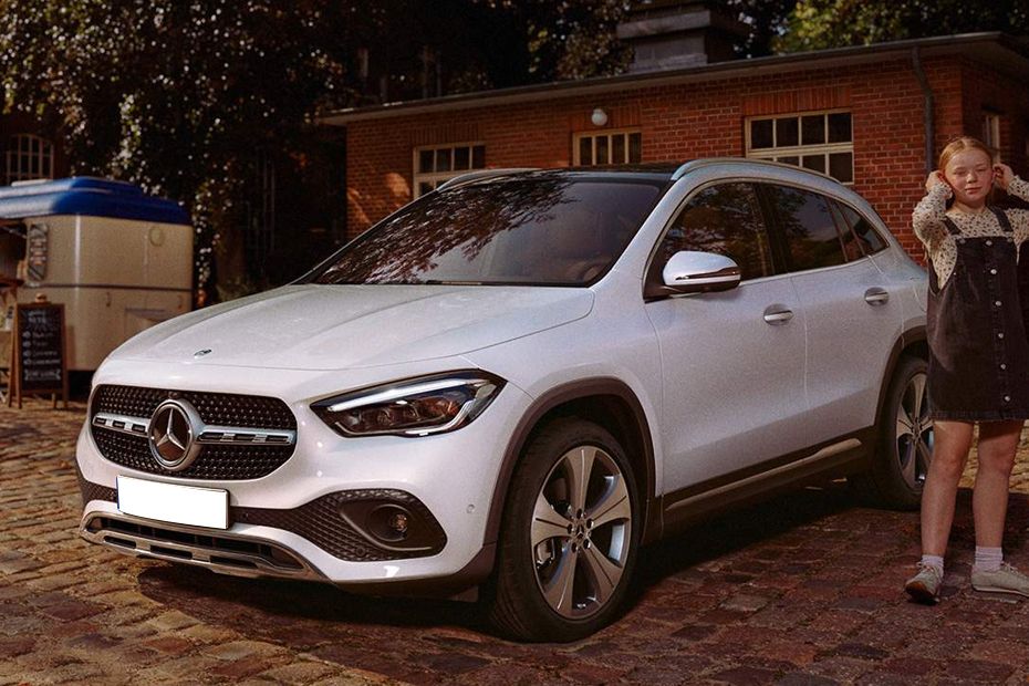 Mercedes-Benz GLA-Class Front Side View