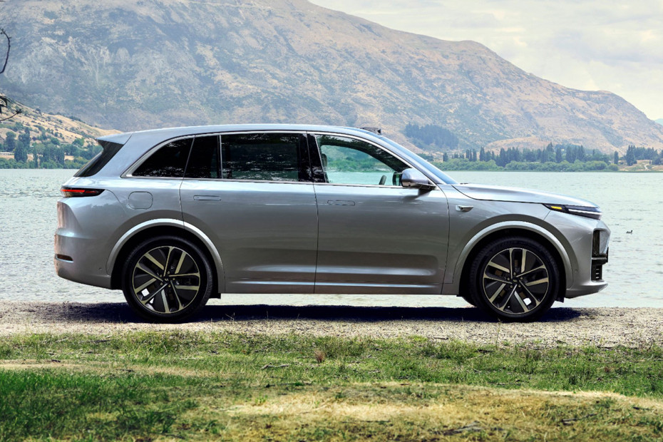 L7 Medium Angle Front View