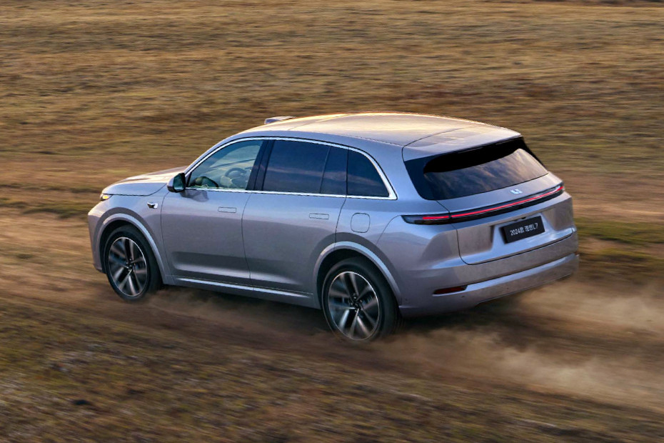 Rear Cross Side View of Li Auto L7