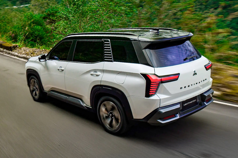 Rear Cross Side View of Mitsubishi Destinator
