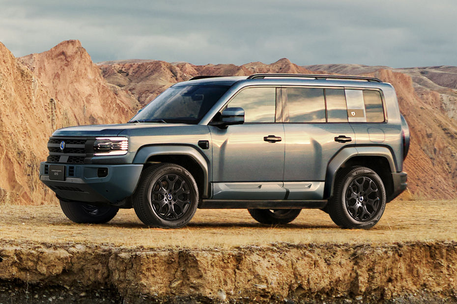 Denza B5 Front Side View