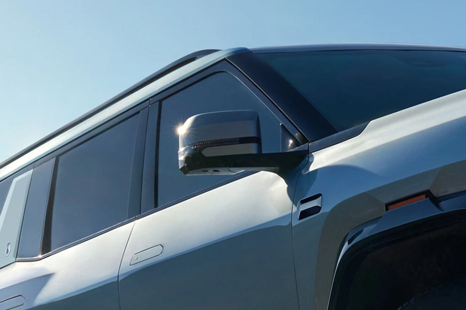 Denza B8 Drivers Side Mirror Front Angle