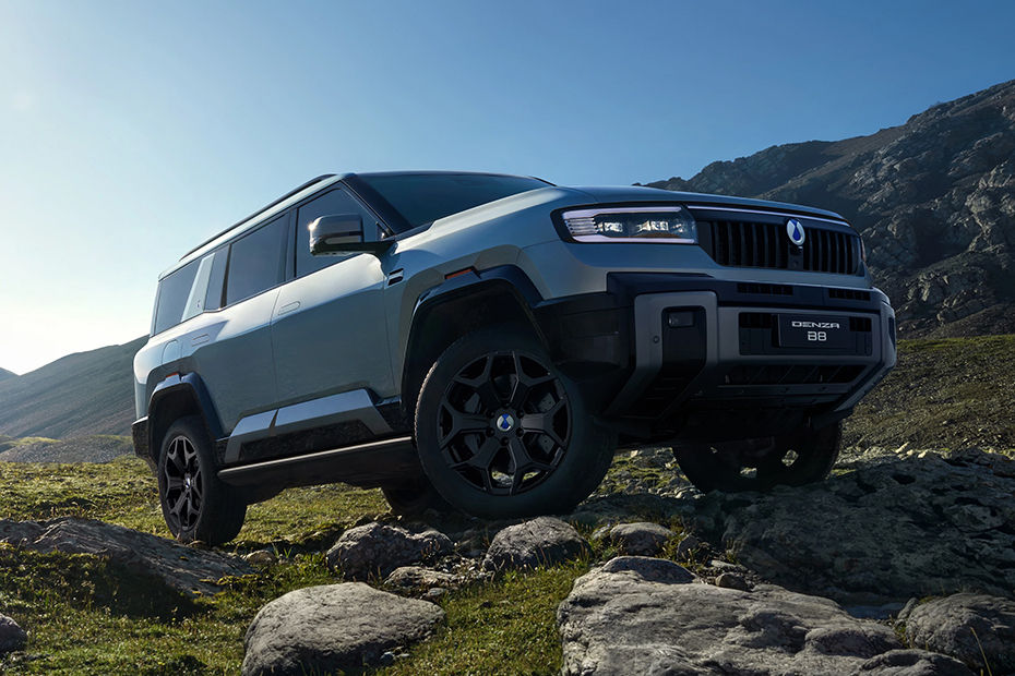 B8 Front deep low Angle View