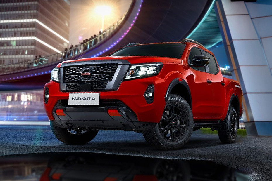 Navara Front deep low Angle View Navara Front deep low Angle View