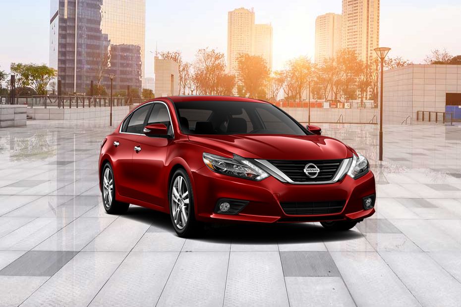 Nissan Altima Front Cross Side View