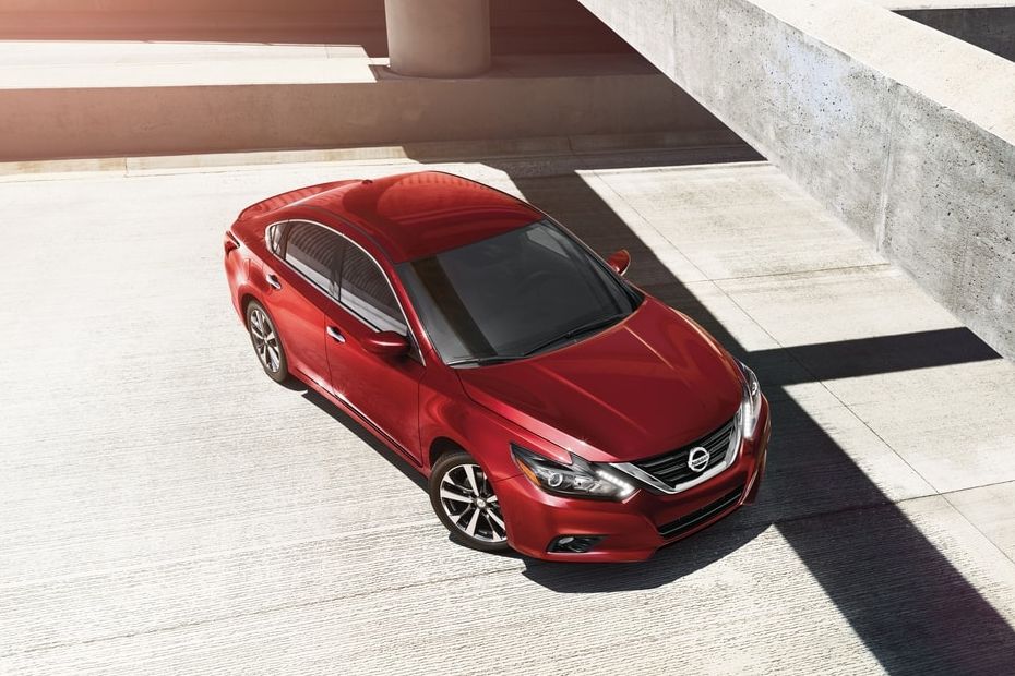 Nissan Altima Front Medium View