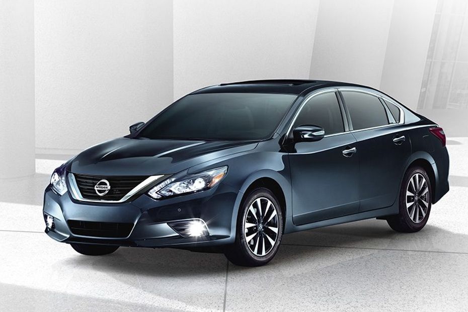 Nissan Altima Side Medium View