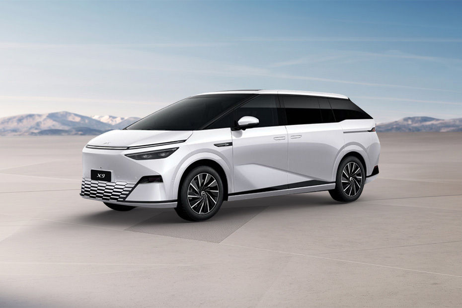 Xpeng X9 Front Side View