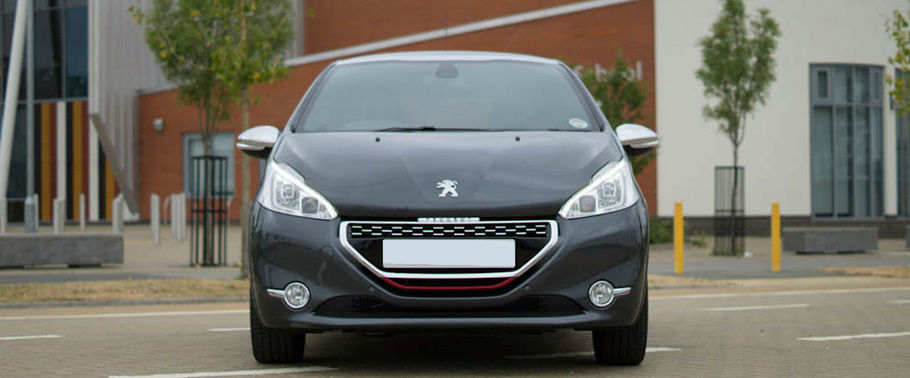 Peugeot 208 GTI with 208 horsepower for a maximum speed of 230 km