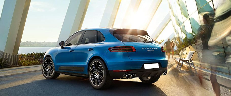 Rear Cross Side View of Porsche Macan S