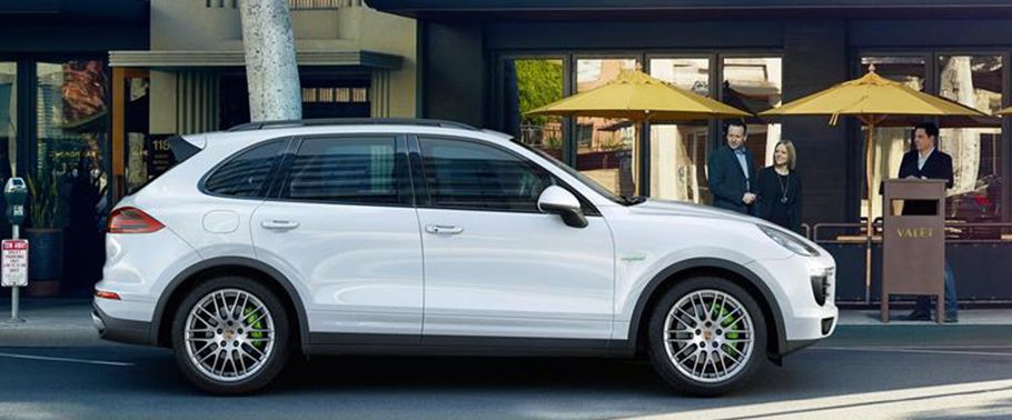 Porsche Cayenne S E-Hybrid Drivers Sideview