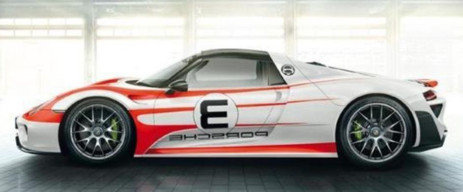 918 Spyder Weissach Package Side view