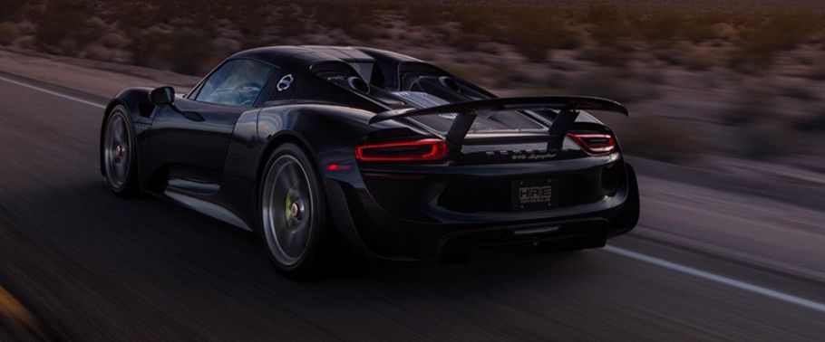 Rear Cross Side View of Porsche 918 Spyder Weissach Package