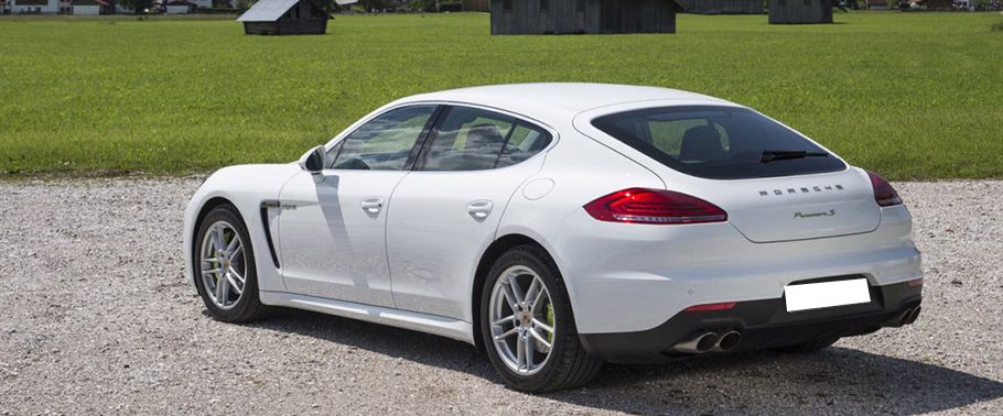 Rear Cross Side View of Porsche Panamera S E-Hybrid