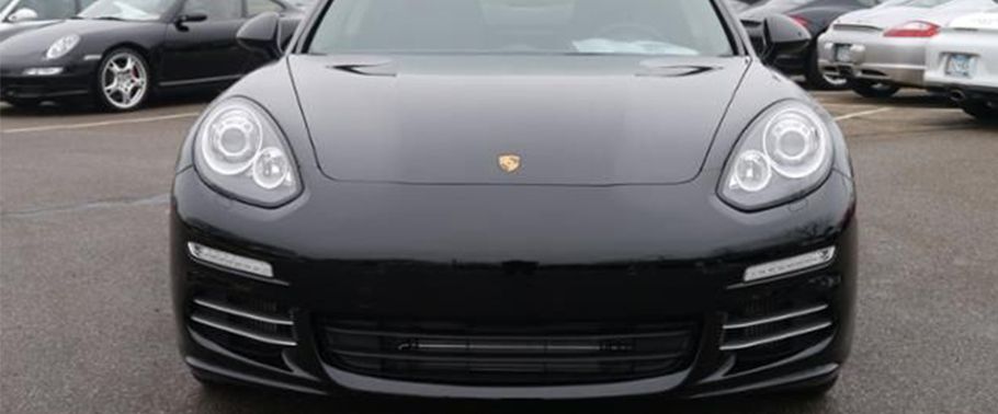 Panamera 4S Grille View