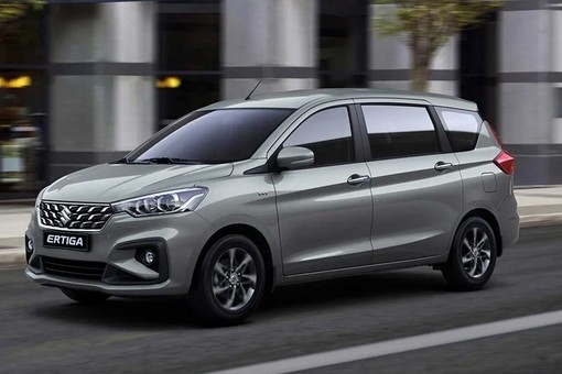 Suzuki Ertiga Hybrid Front Cross Side View