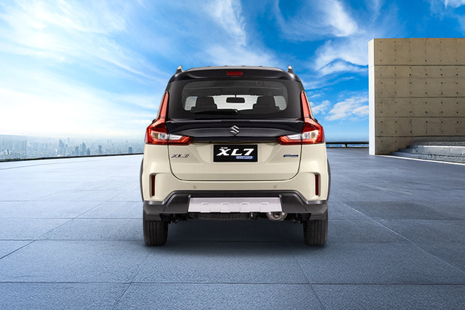 Full Rear View of Suzuki XL7 Hybrid Full Rear View of Suzuki XL7 Hybrid