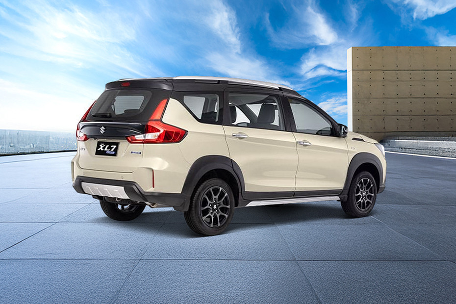 XL7 Hybrid Rear angle view XL7 Hybrid Rear angle view